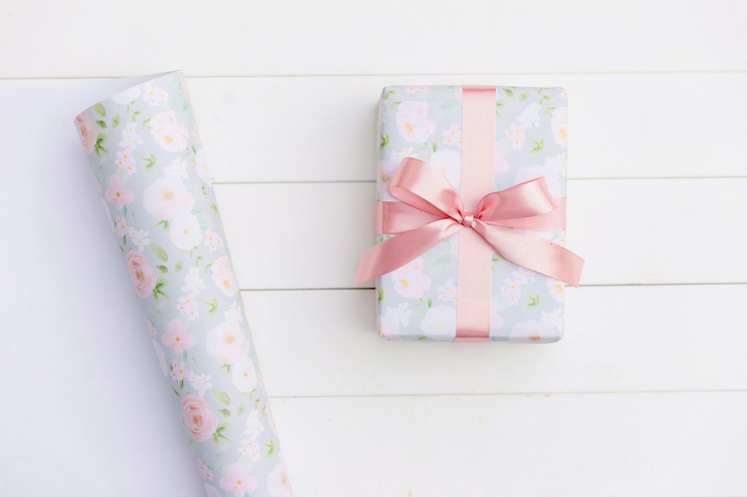 🎁 Quels sont les meilleurs cadeaux à offrir à de jeunes parents ? 30 idées utiles (et vraiment appréciées)