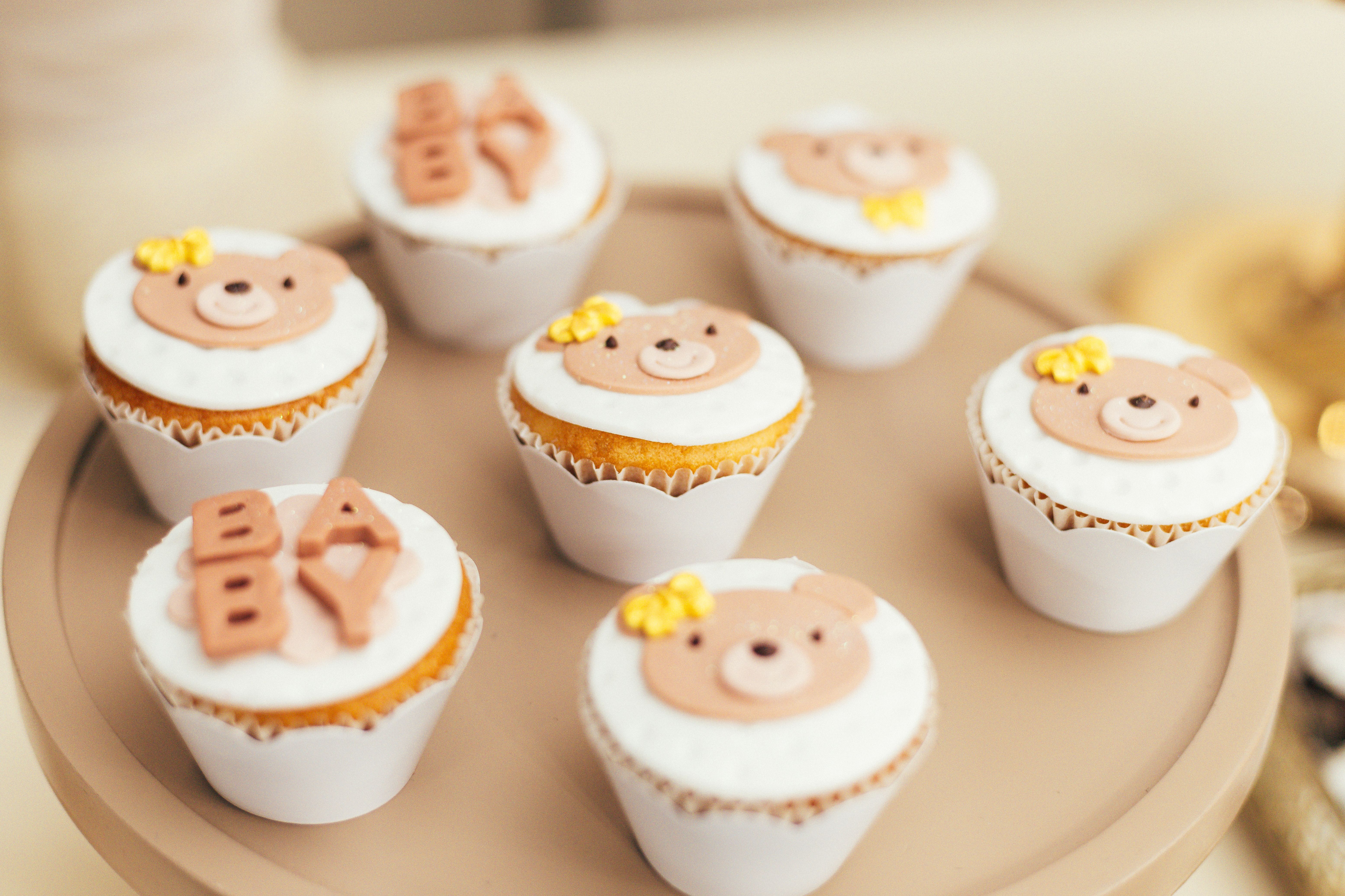 Organiser une baby shower : le guide complet (jeux, déco, cadeaux)