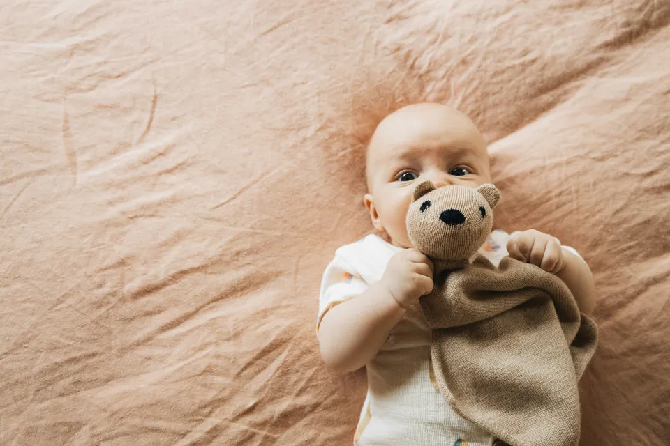 Le doudou : quand l'introduire, lequel choisir, faut-il un double ?