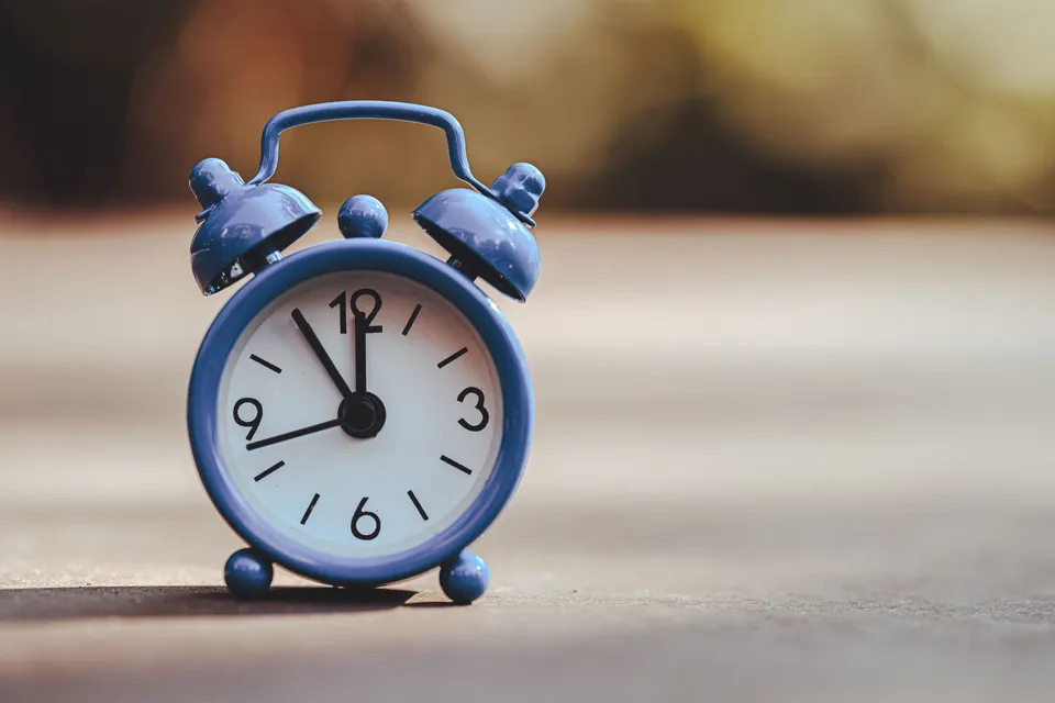 Changement d'heure et bébé : comment éviter les réveils à 6 heures
