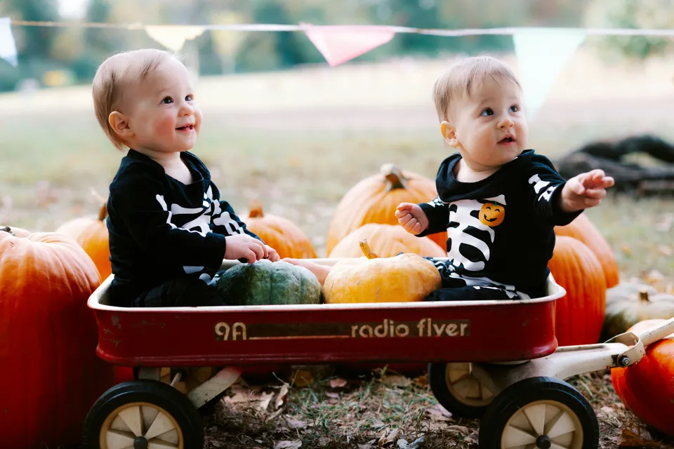 Halloween avec un bébé : déguisement, activités et ce qu'on évite avant 3 ans